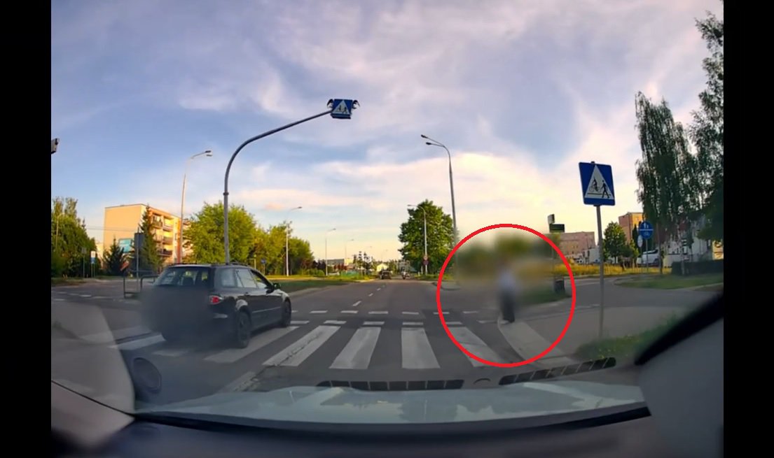 Artykuł: Kierowca mazdy kontra pieszy na ul. Krasickiego w Olsztynie [WIDEO]