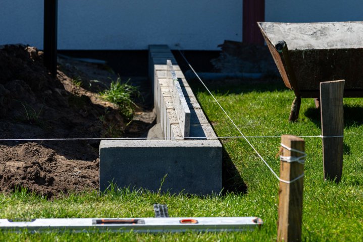 Przygotowanie posadowienia z bloczków betonowych