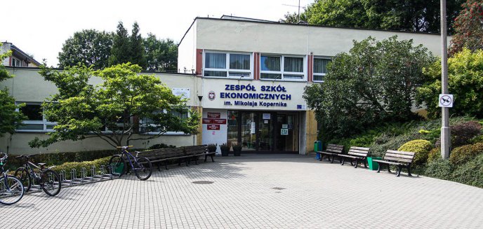 Dyrektor kontra pracownicy – konflikt w olsztyńskiej szkole