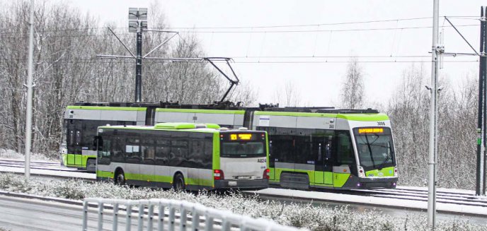 Artykuł: Trudne warunki na drogach Olsztyna i regionu. Stanęły tramwaje