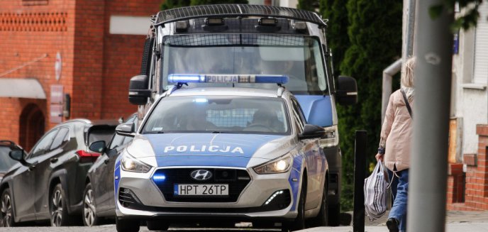 Artykuł: Przyjąć mandat czy odrzucić? Ograniczenie przemieszczania się niezgodne z Konstytucją