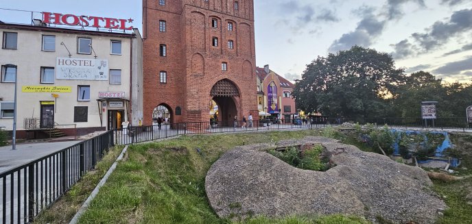 Koniec dziury przed Wysoką Bramą w Olsztynie. Ratusz otrzymał 2,4 mln zł na rewitalizację