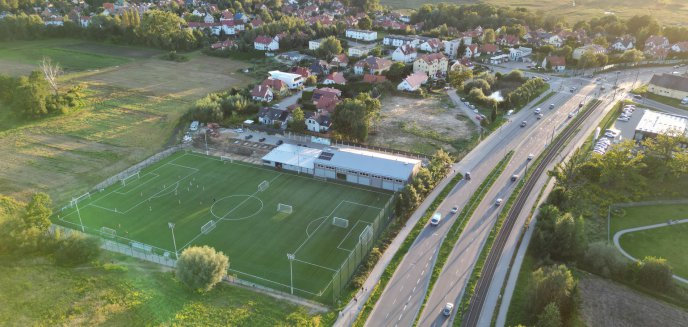 Piłka nożna. W sobotę derby Olsztyna! Spotkanie oficjalnie obejrzy maksymalnie... 200 osób