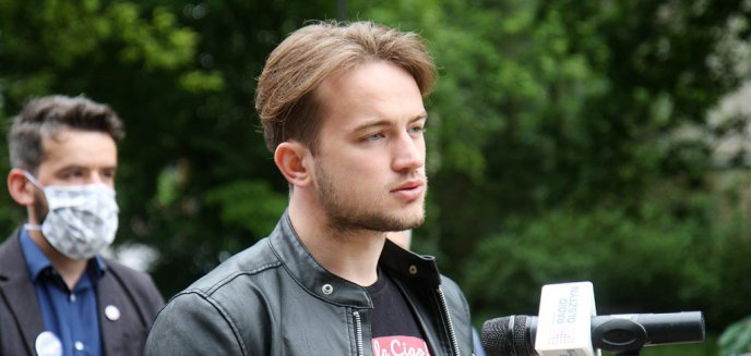 Artykuł: Łukasz Michnik, młody działacz Lewicy z Olsztyna, na wojnie z politykami Konfederacji i PiS