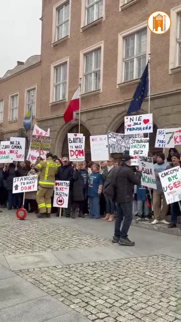 Gorąco przed olsztyńskim ratuszem. Mieszkańcy gminy Stawiguda i Dywity skandowali, że nie są "hubami